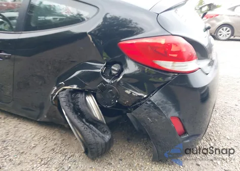 2012 Hyundai Veloster Base W/Black z USA, uszkodzony, nr VIN KMHTC6AD8CU072100